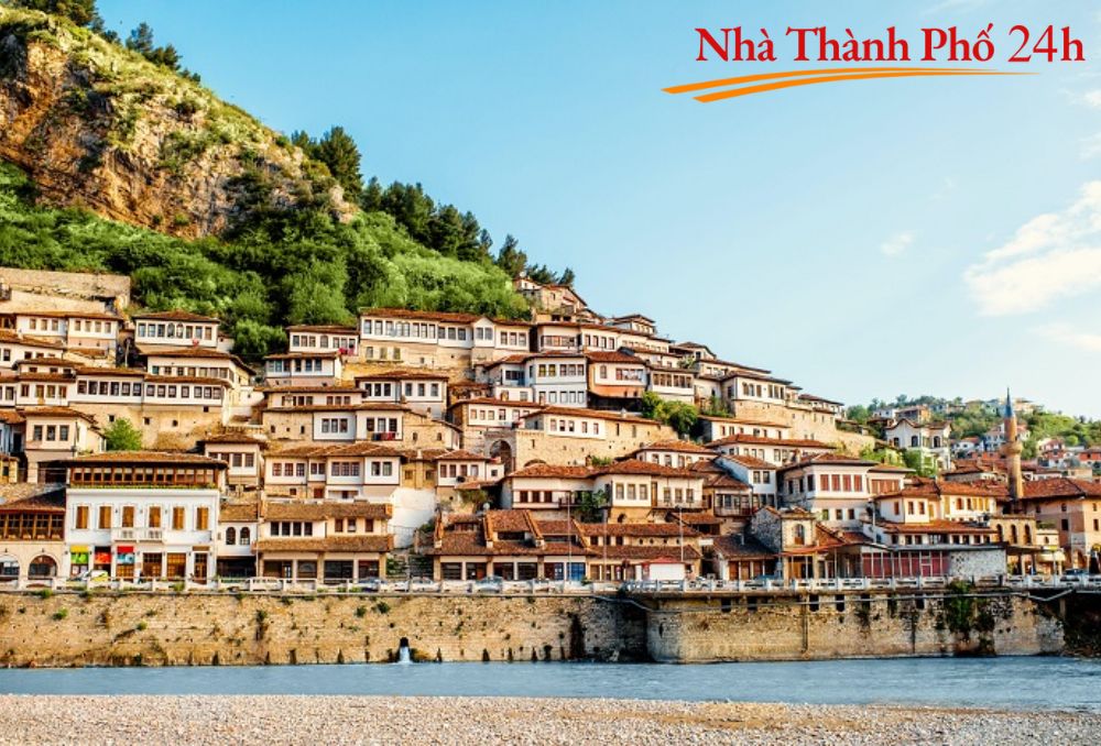 Bérat, trấn đẹp nhất ở Albania, và còn được gọi là 'Cinque Terre' của Albania